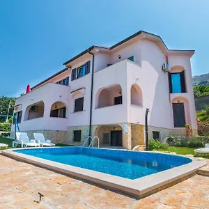 https://apartments-radica.primorje-gorskikotar.com
